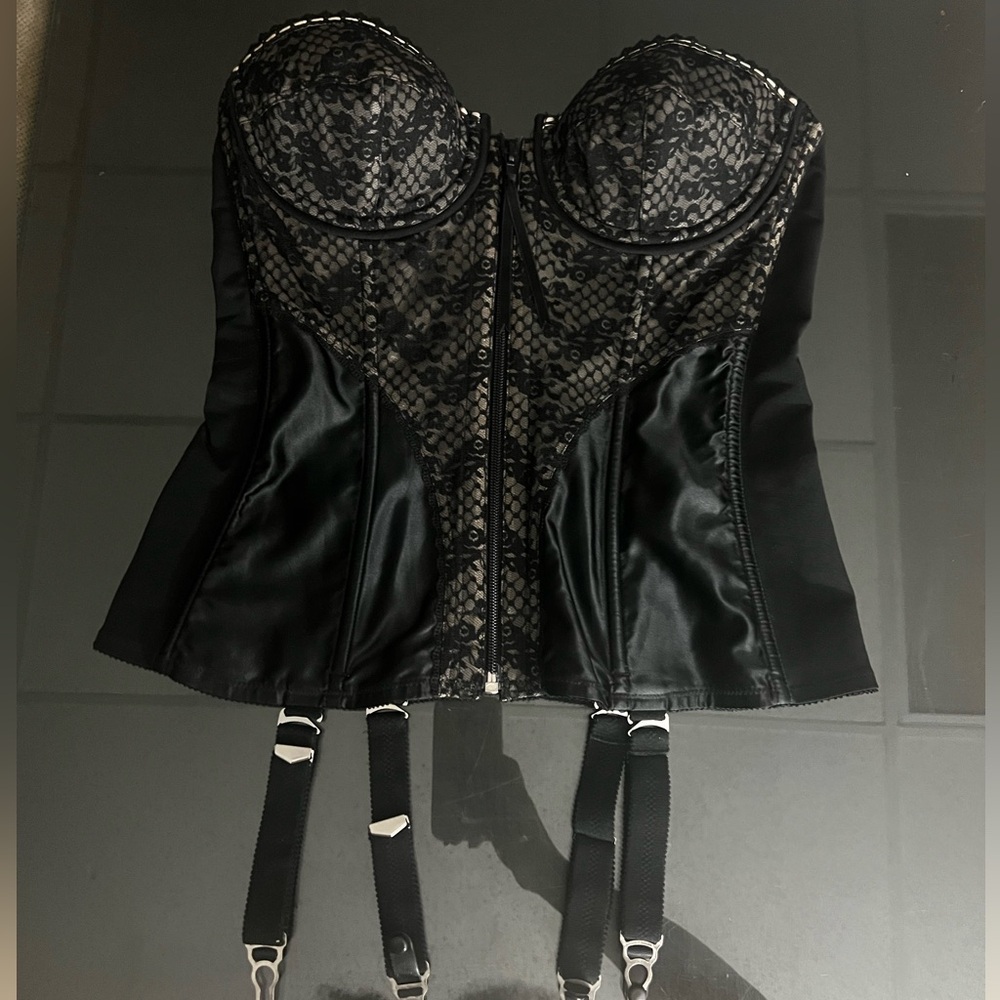 Victoria's Secret vintage Black and Cream sexy Lace Bustier size 38B